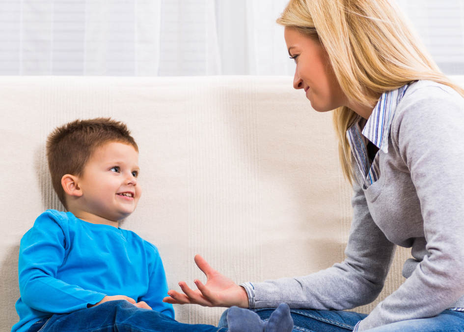 Spokojna rozmowa, realne wsparcie: krótki poradnik dla rodziców