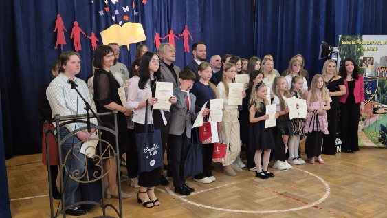 Czytanie naprawdę jest przygodą – sukces uczniów klasy 8A w ogólnopolskim konkursie