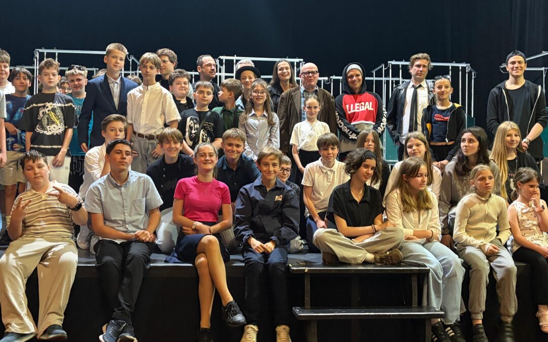 Szkolne perypetie na teatralnej scenie – klasy 6c i 7a w Teatrze OSterwy